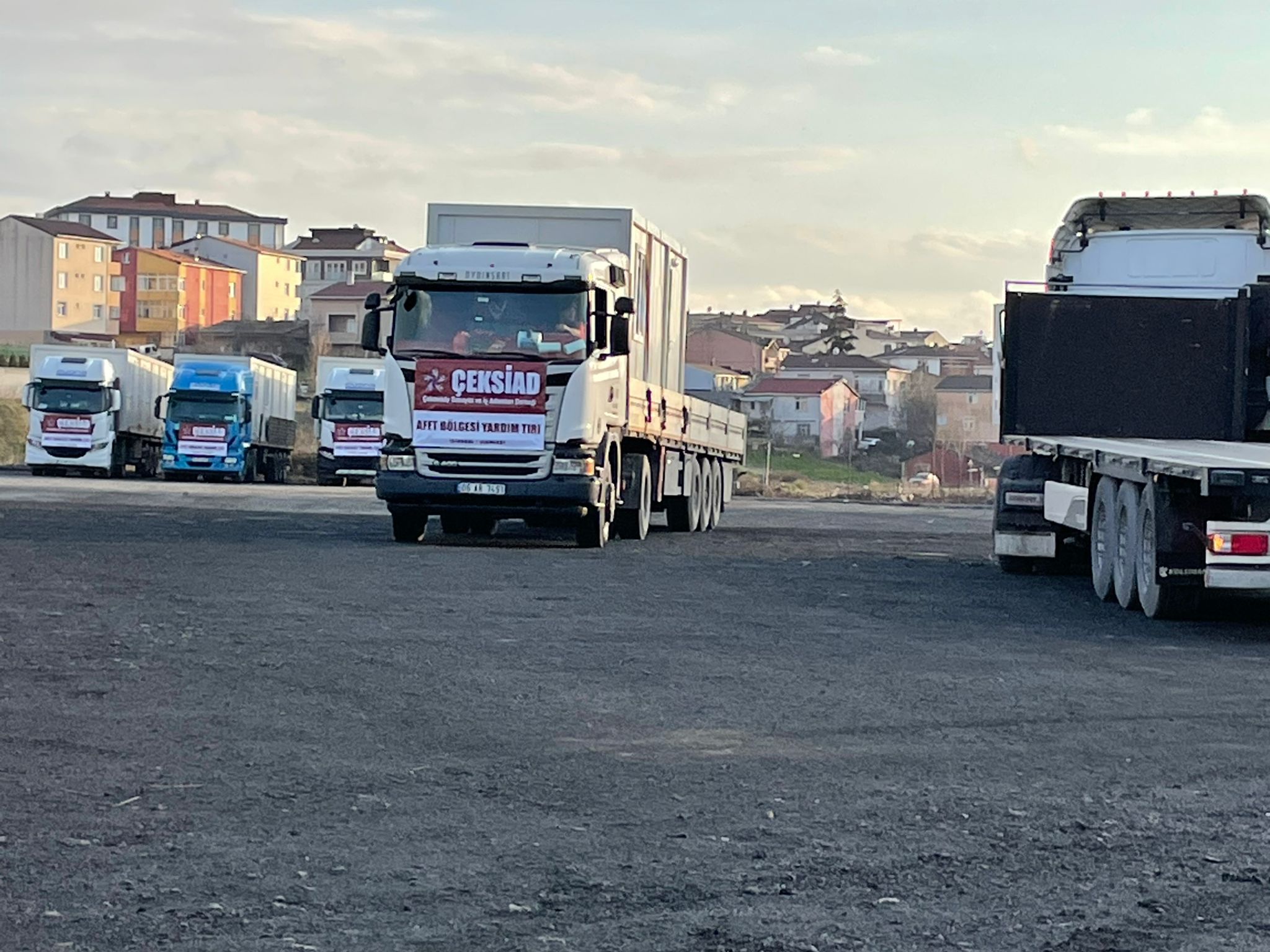 ÇEKSİAD ailesinin depremzedeler için yardım seferleri artarak devam ediyor...