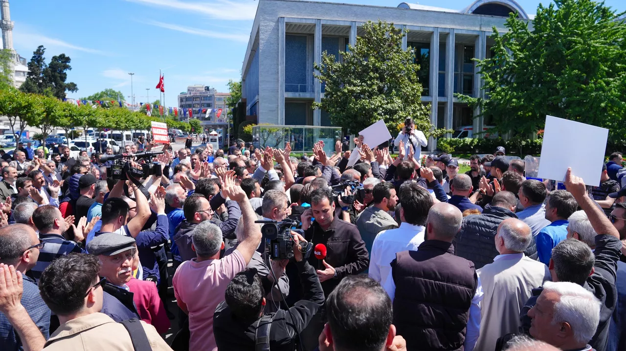 Özel halk otobüsü sahiplerinden protesto!