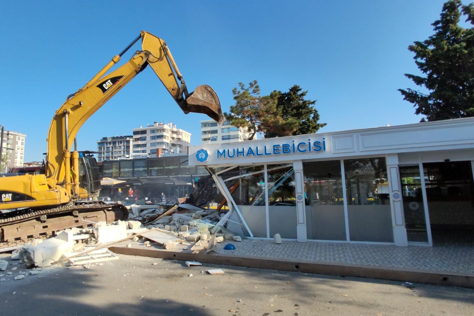 Maltepe Sahilde Kaçak Yapılar yıkılıyor