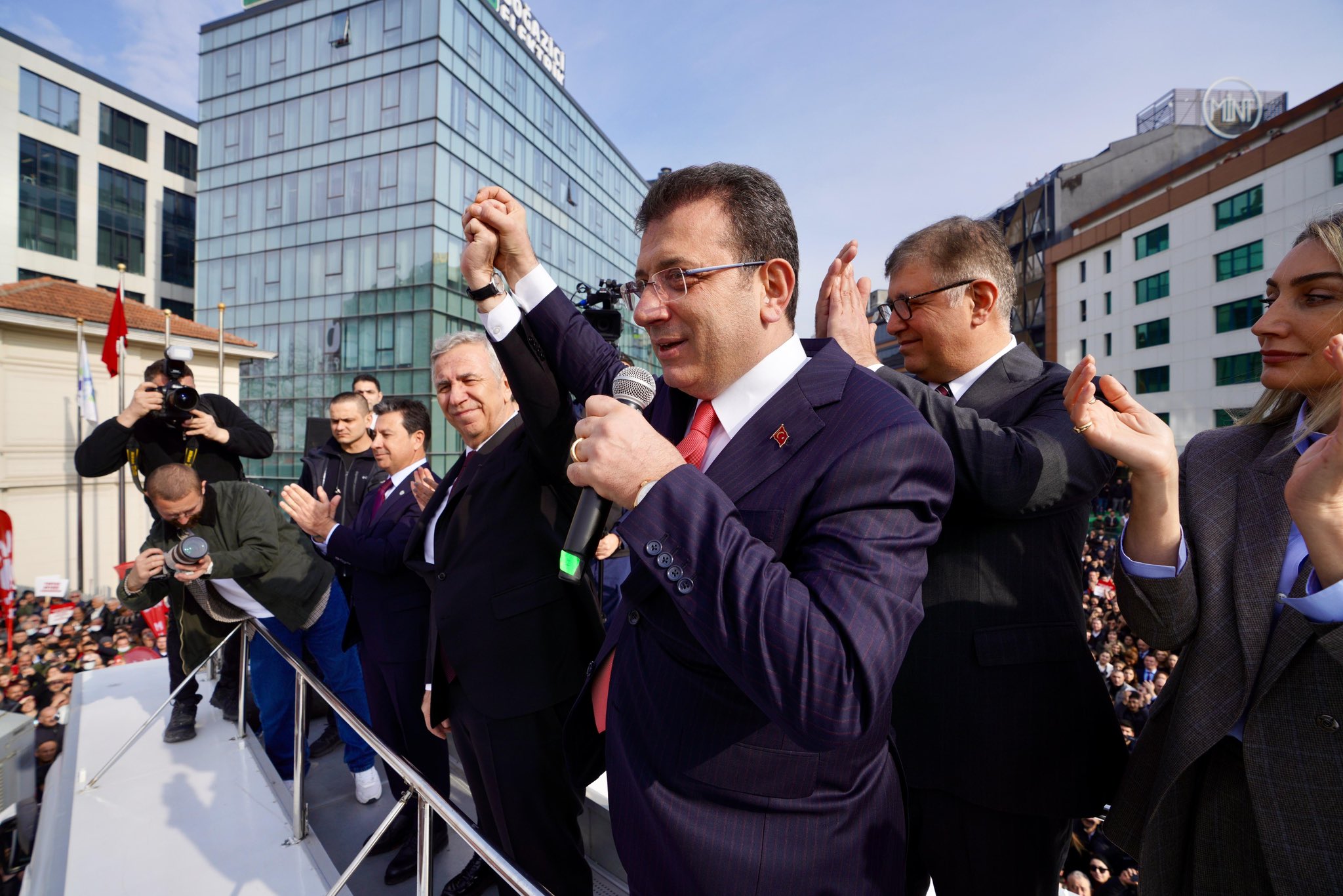 Ekrem İmamoğlu'na büyük destek ... On binlere seslendi..