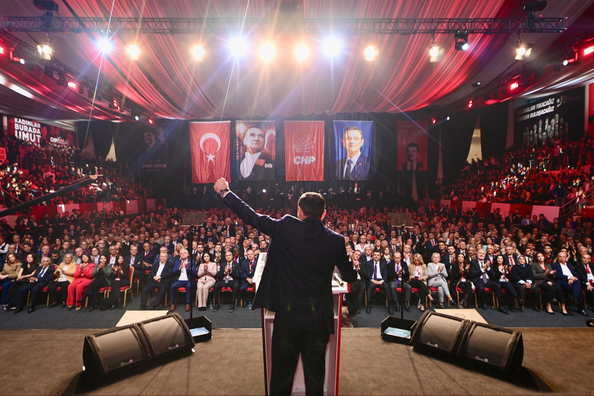 Yeniden İstanbul İl Başkanı seçilen Özgür Çelik, yönetimini yeniledi