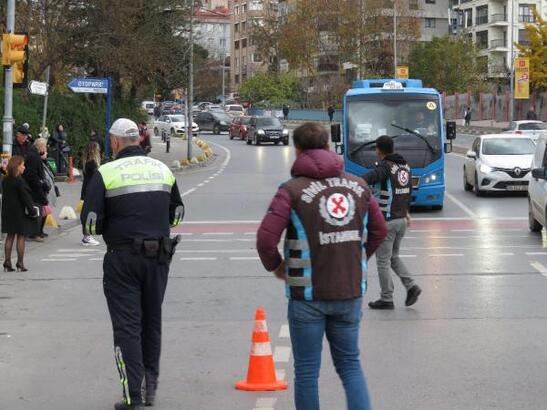 Kadıköy'de polis yolcu gibi bindi, minibüsçülere ceza yağdı