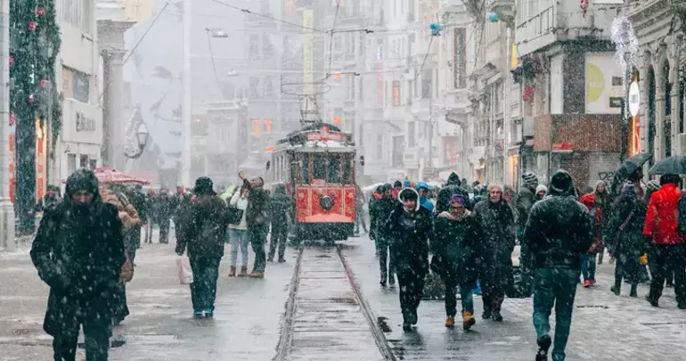 İstanbul'a kar yağışı geri geliyor! 