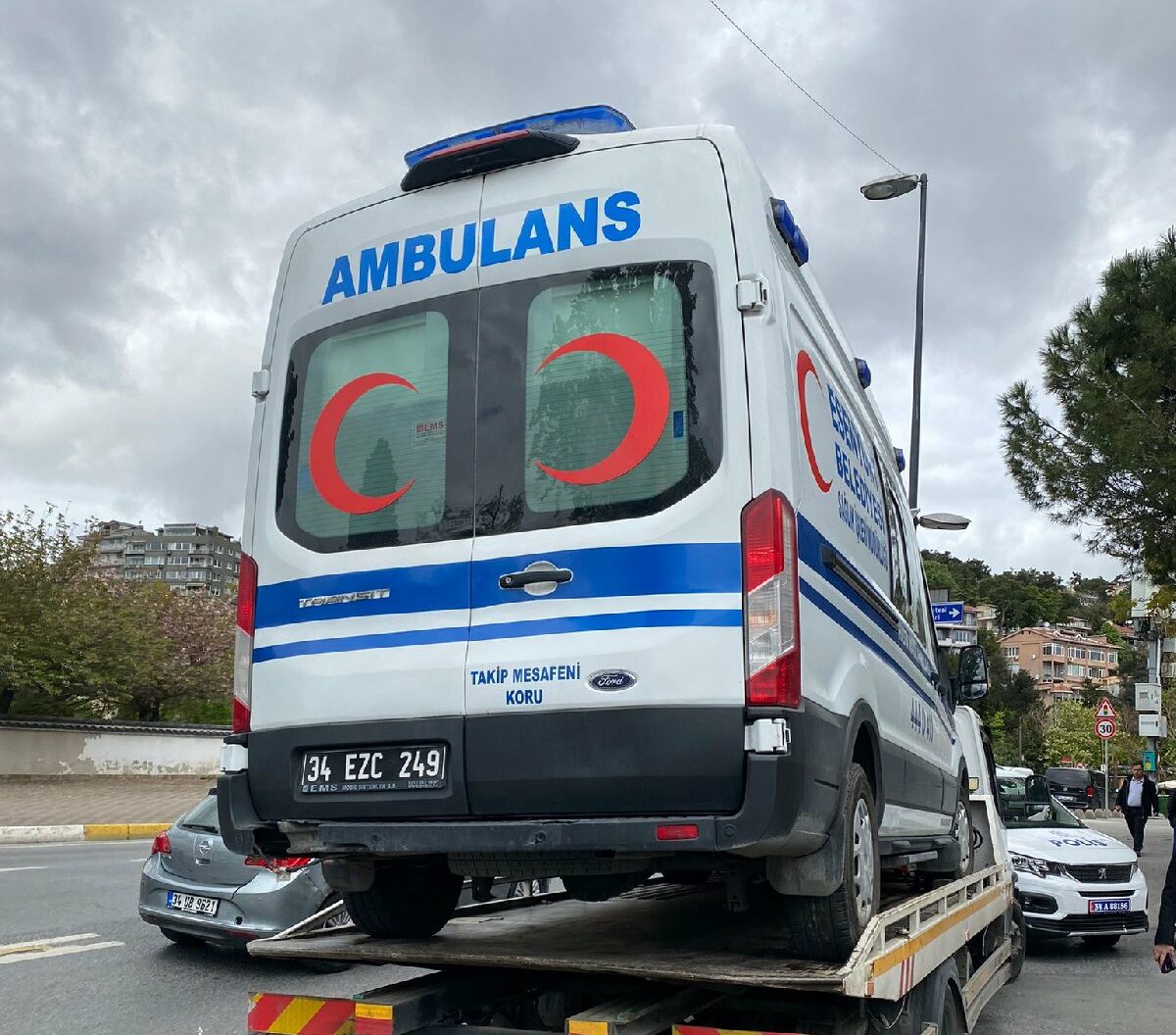 Esenyurt Belediyesi’nin ambulansı yine haczedildi