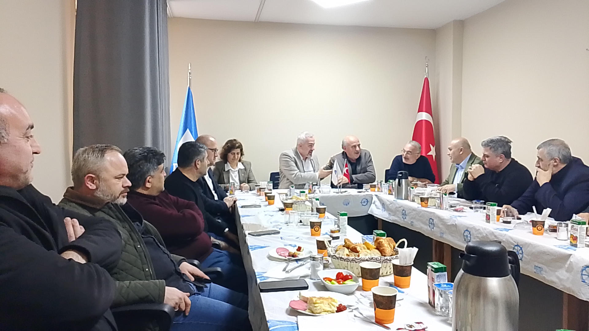    DEVA Partisi Çekmeköy İlçe Başkanı Hasan Keleş Muhtarları Ağırladı