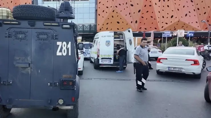 Ümraniye'de alışveriş merkezine saldırı. 2 yaralı