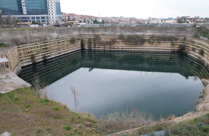Kadıköy’de talanın ardından oluşan göl tahliye edilmeye başlandı