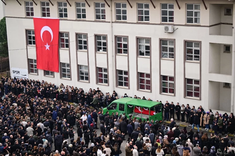 Fatma Nur öğretmen son yolculuğuna uğurladı
