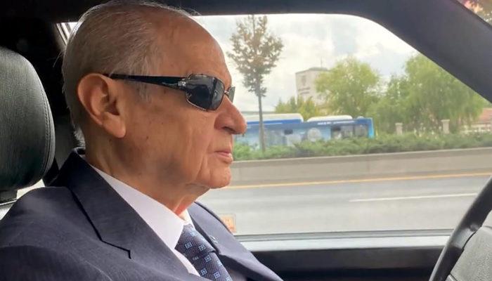 Bahçeli klasik otomobiline binip Ankara'yı turladı! Dinlediği şarkı yine şaşırtmadı