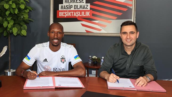 Beşiktaş, Atiba ile 1 yıl daha sözleşme imzaladı