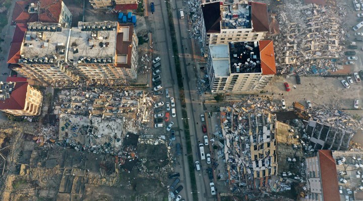 Deprem felaketinde 5'nci gün: Can kaybı 18 bin 991'e ulaştı