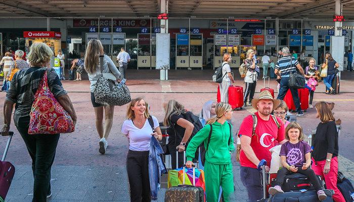 Ev ve okul için arıyorlar! Antalya'ya Rus akını, oteller doldu