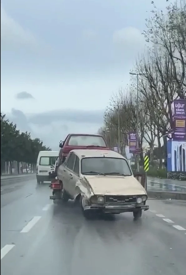 Maltepe'de oto çekiciden tehlikeli taşımacılık!