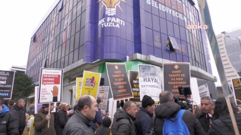 TOKİ mağdurları, AK Parti Tuzla İlçe Başkanlığı önünde eylem yaptı